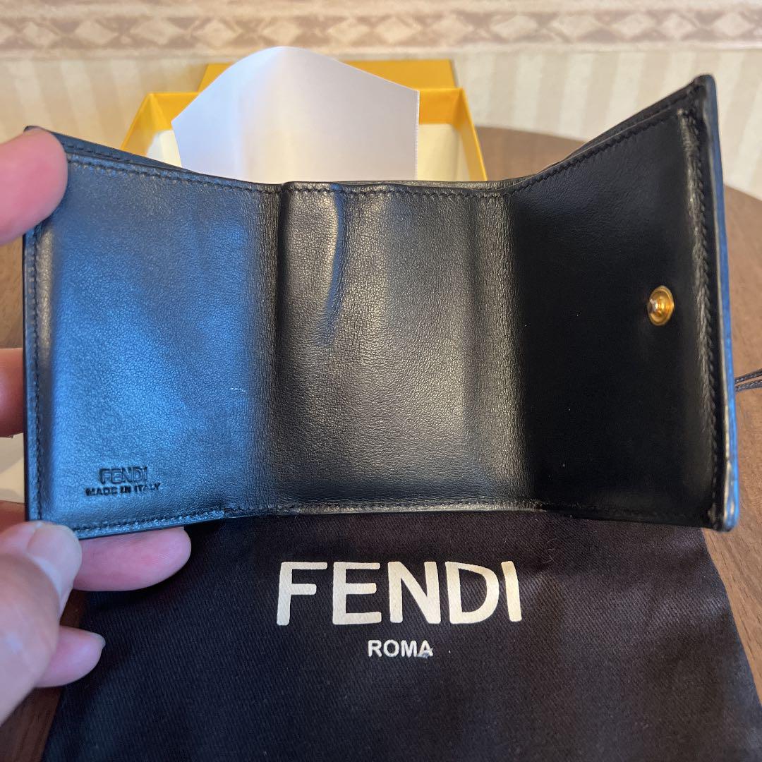 FENDI フェンディ三つ折り財布 - メルカリ FENDI フェンディ三つ折り財布 - メルカリ