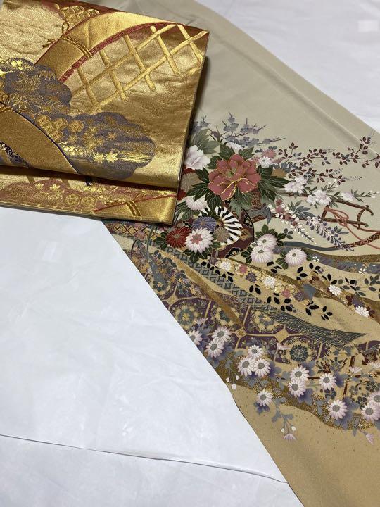 色留袖 金駒刺繍 金彩 菊花 波模様 流線 ベージュカラー 着物