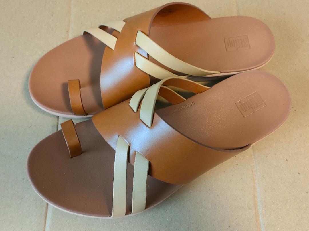 【新品】fitflop（フィットフロップ）レザーサンダル ブラウン 新品】fitflop（フィットフロップ）レザーサンダル ブラウン