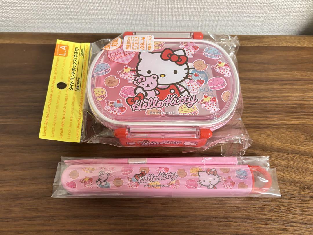 【uu】ハローキティ　お弁当箱　箸 ハローキティ お弁当箱 お箸つき - メルカリ