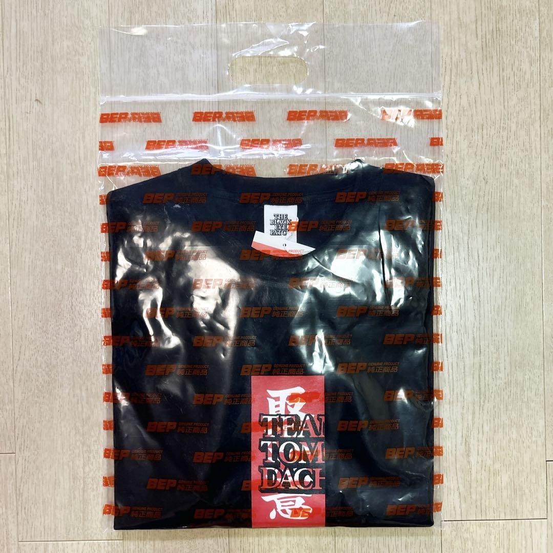 【国内即発送】 新品 希少ブラックアイパッチ×チーム友達WネームTシャツ トップス