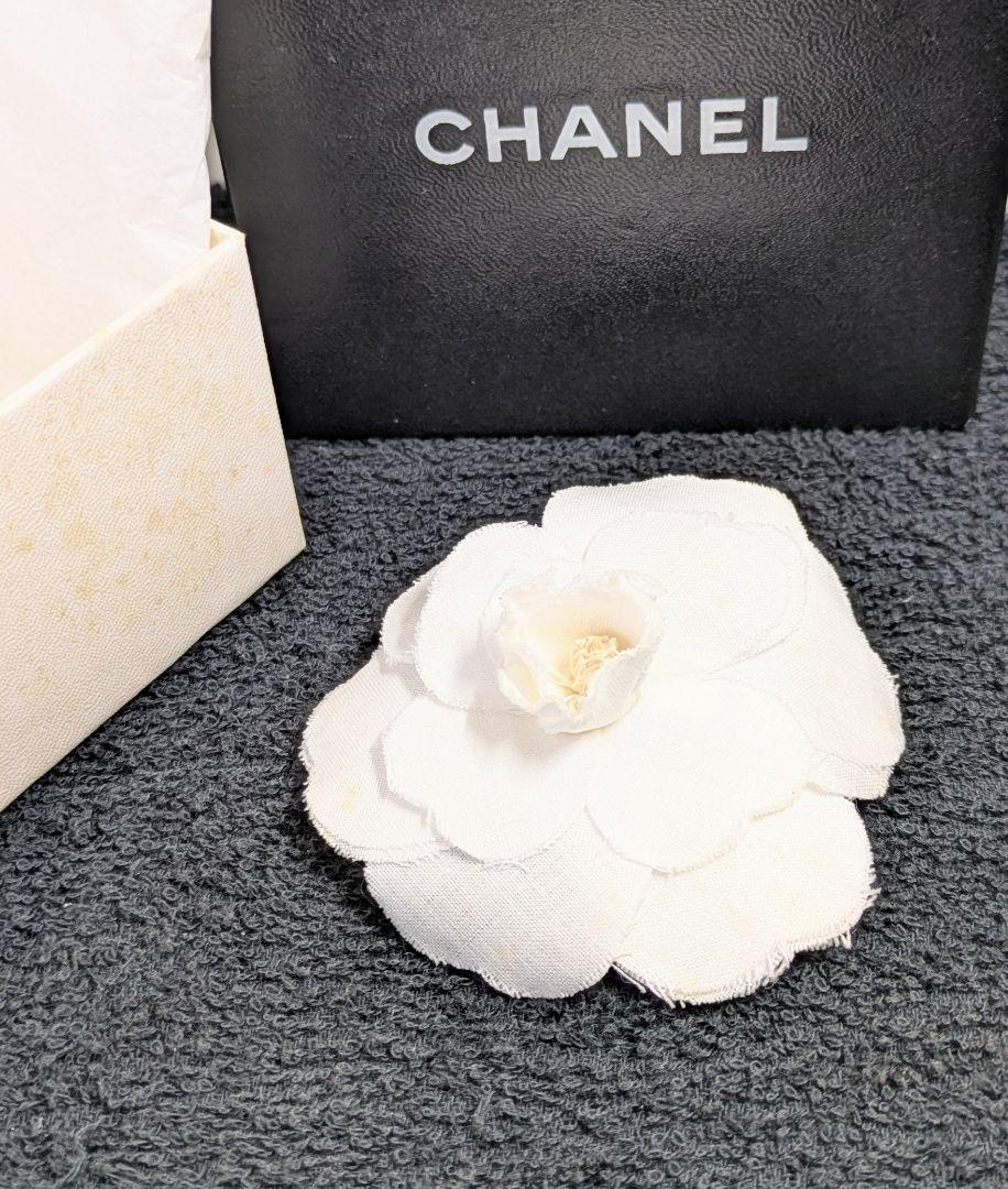 CHANEL シャネル カメリア ブローチ　ホワイト　ゴールドプレート