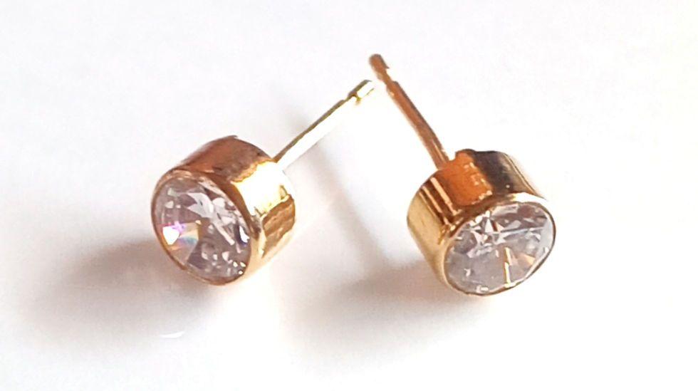 K18 ピアス 透明石5mm K18 ピアス 透明石5mm