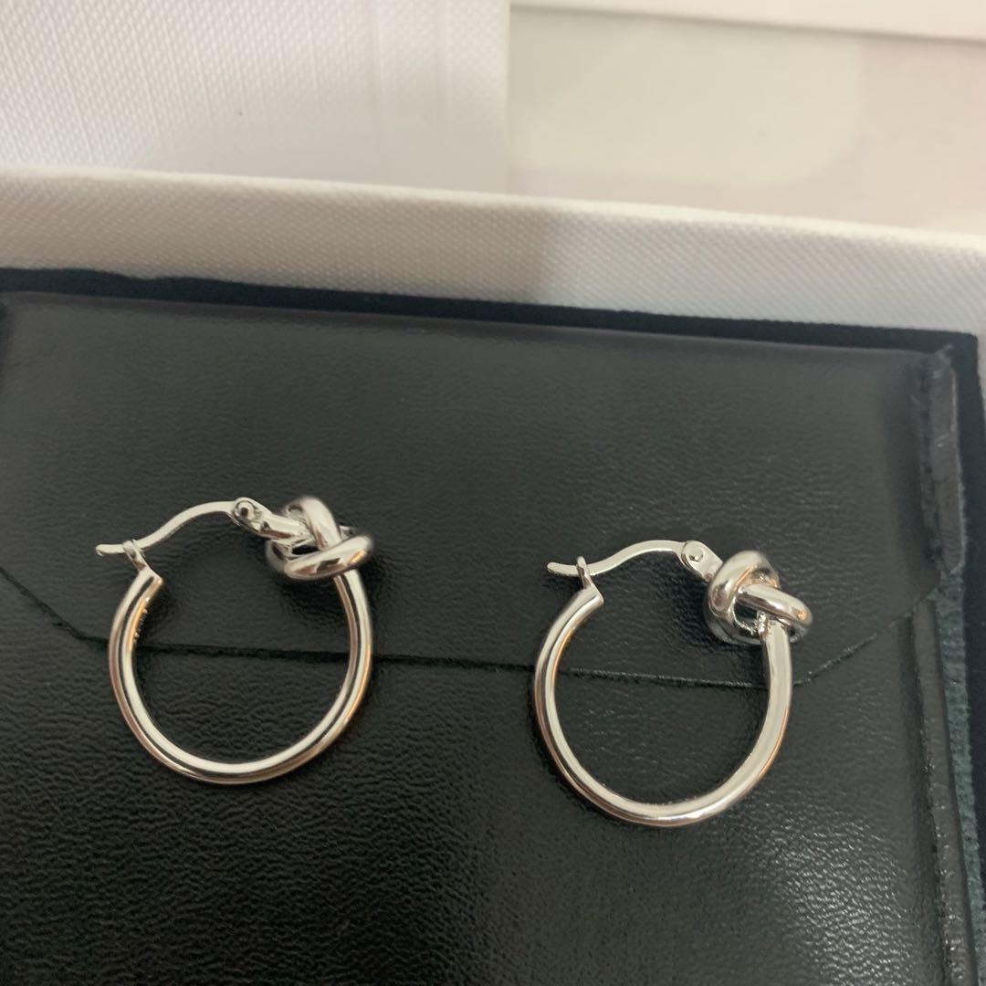セリーヌ ノットピアス シルバー