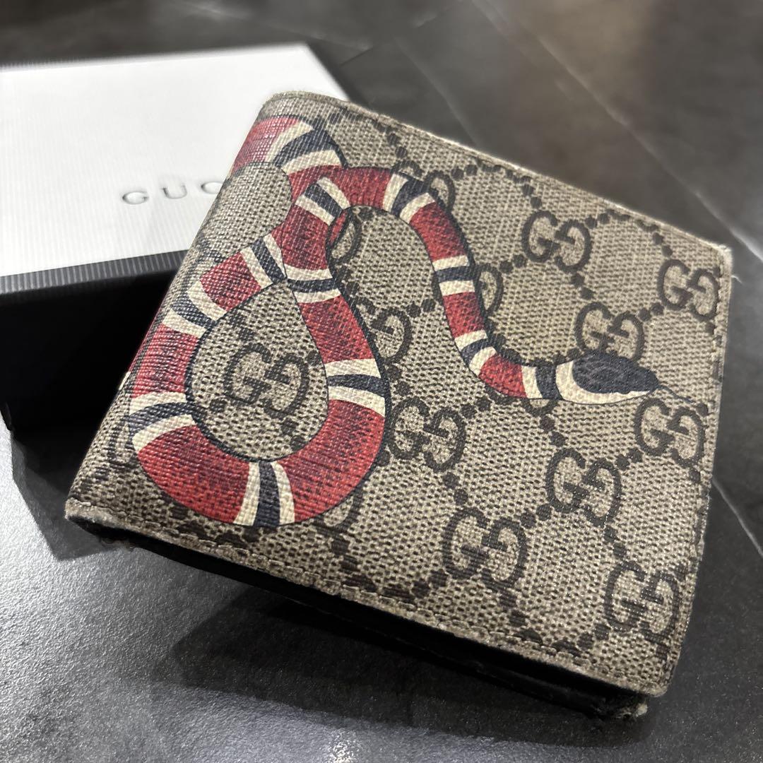 極美品✨️GUCCI グッチ折り財布GGスプリームキングスネーク 　GG柄 高品質の激安 二つ折り財布 【極美品】グッチ GGスプリーム 蛇