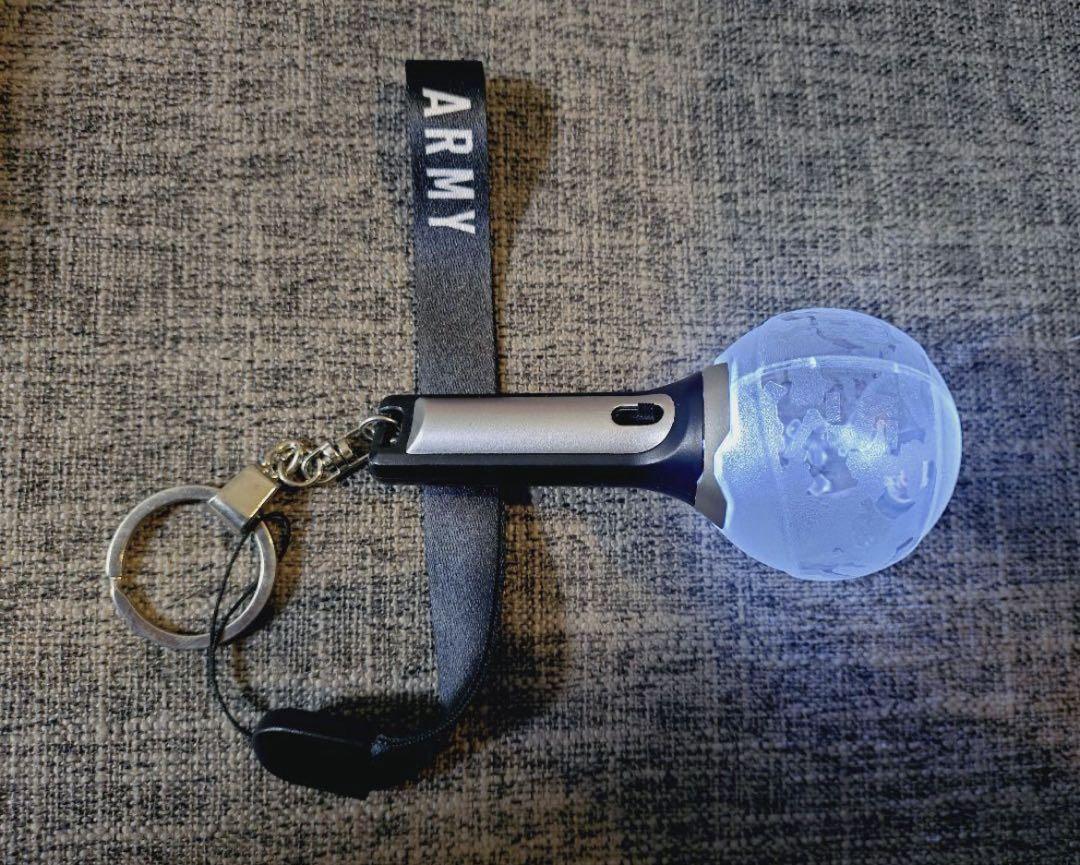 BTS ペンライトキーリング アミボム BTS OFFICIAL LIGHT STICK KEYRING SE(2024年2月中旬以降発送