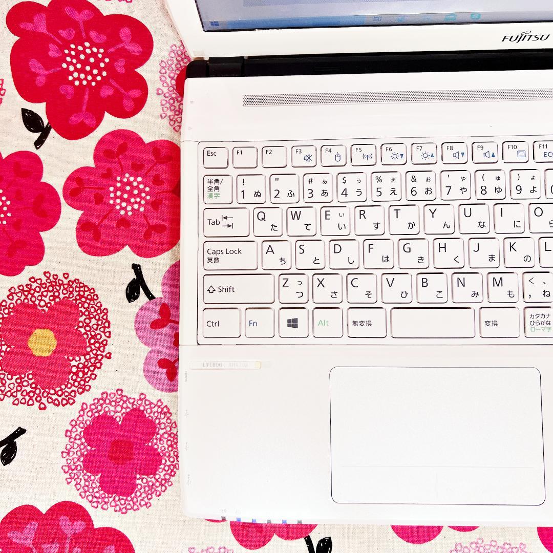 109.【メモリ8GB✨新品爆速SSD搭載❣️】WEBカメラ✨ノートパソコン✨白 109【メモリ8GB＆新品爆速SSD搭載❣️】WEBカメラ✨ノートパソコ