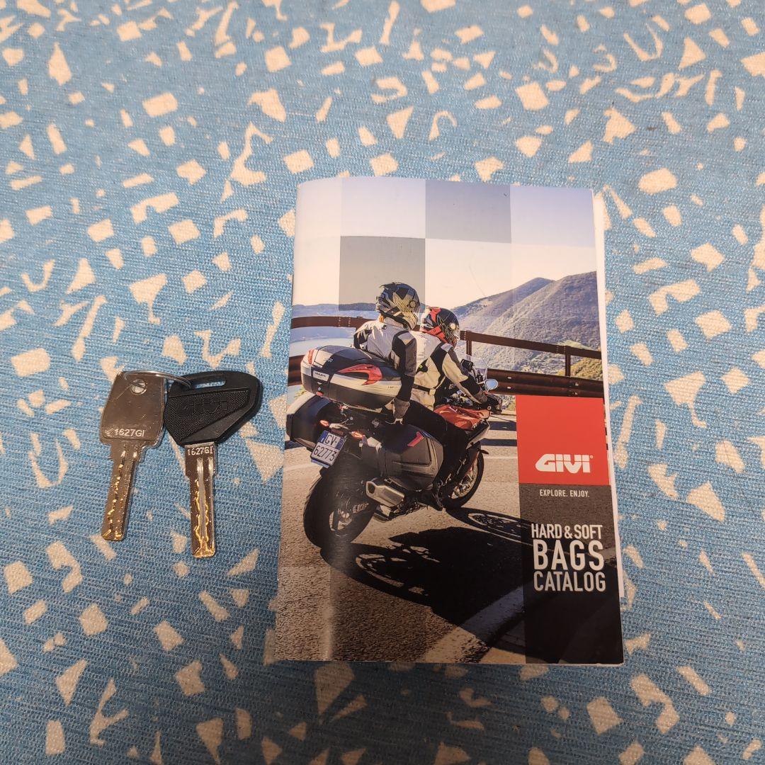 ジビ　GIVI V47 モノキー トップケース リアボックス