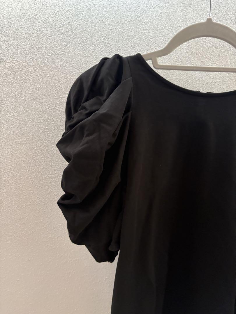 カデュネ CADUNE パフスリーブ　カットソー　Tシャツ黒　ブラック川上桃子