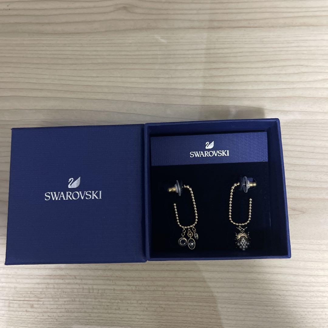 Swarovski ビジュアルチャーム付きピアス