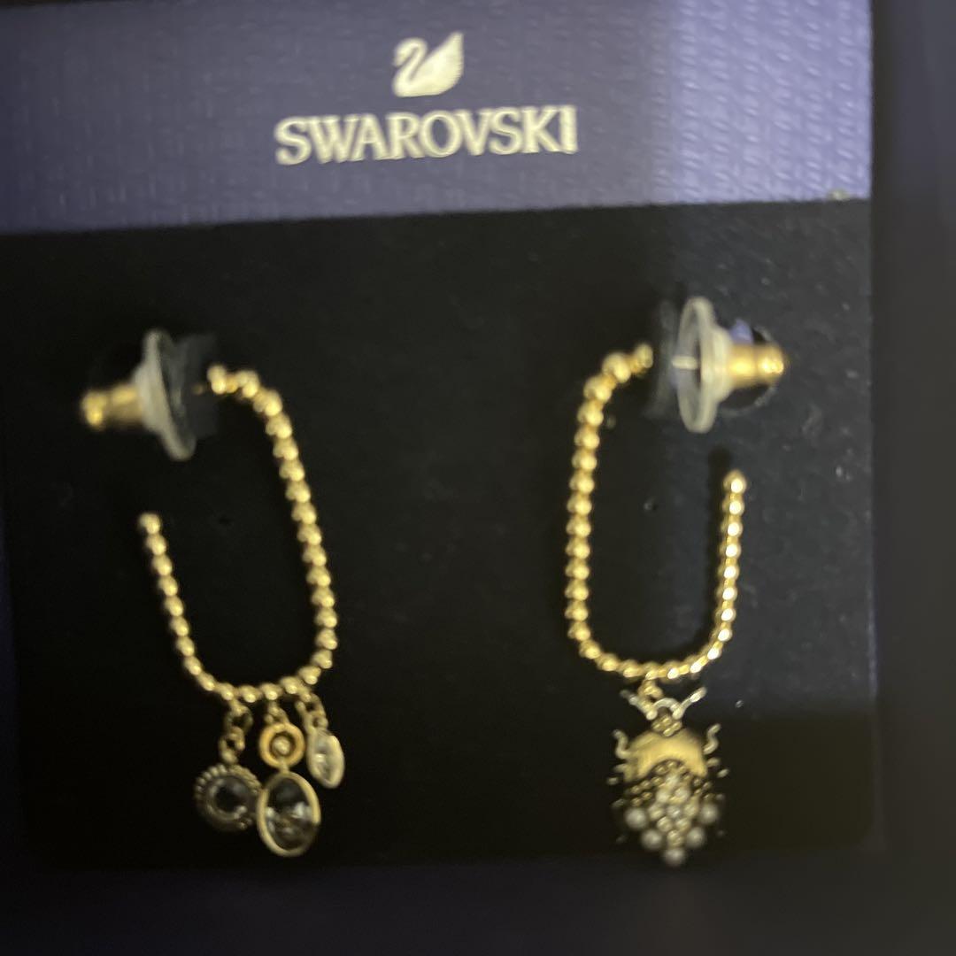 Swarovski ビジュアルチャーム付きピアス