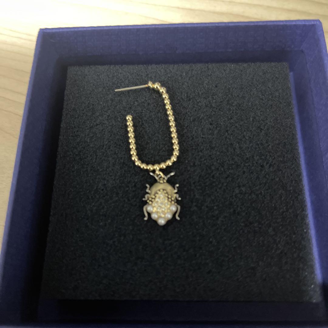 Swarovski ビジュアルチャーム付きピアス