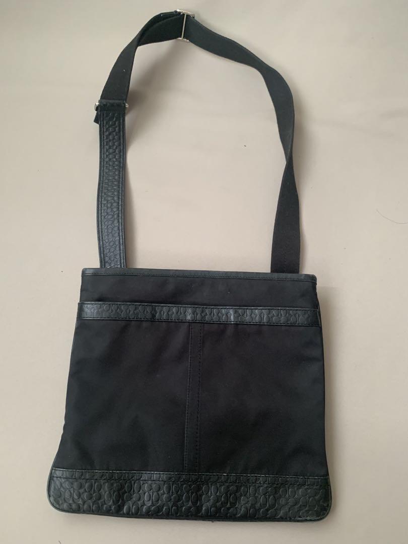 coach シグネチャー　ショルダーバッグ