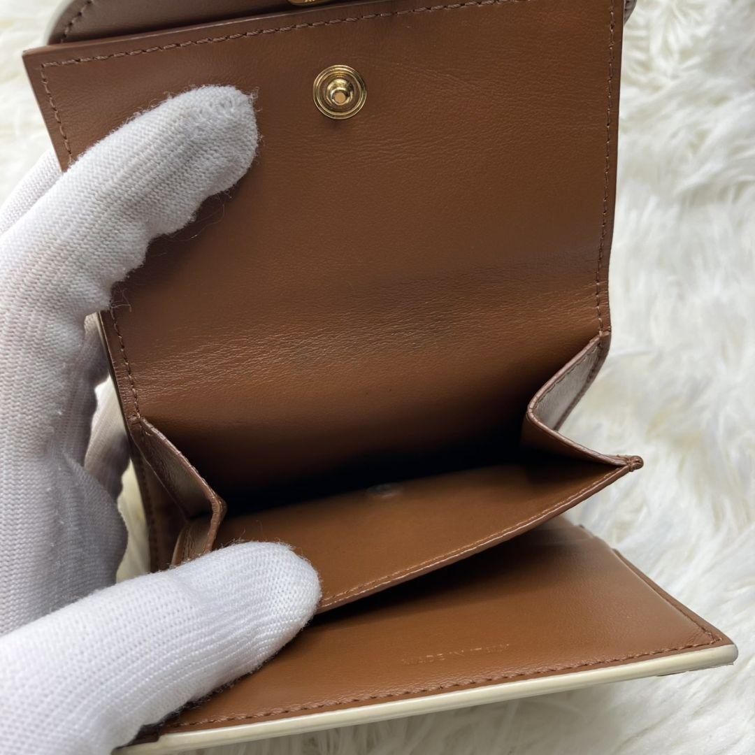 セリーヌ スモールウォレット トリオンフ 折り財布 現行品 ホワイト / タン