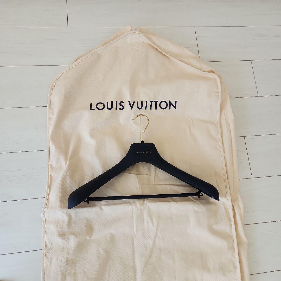 ‼️新品‼️LOUIS VUITTON 衣類カバー &ハンガーセット ‼️新品‼️LOUIS VUITTON 衣類カバー &ハンガーセット