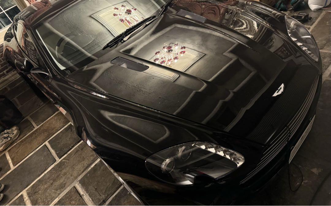 Aston Martin V8 Vantage ブラッククーペ