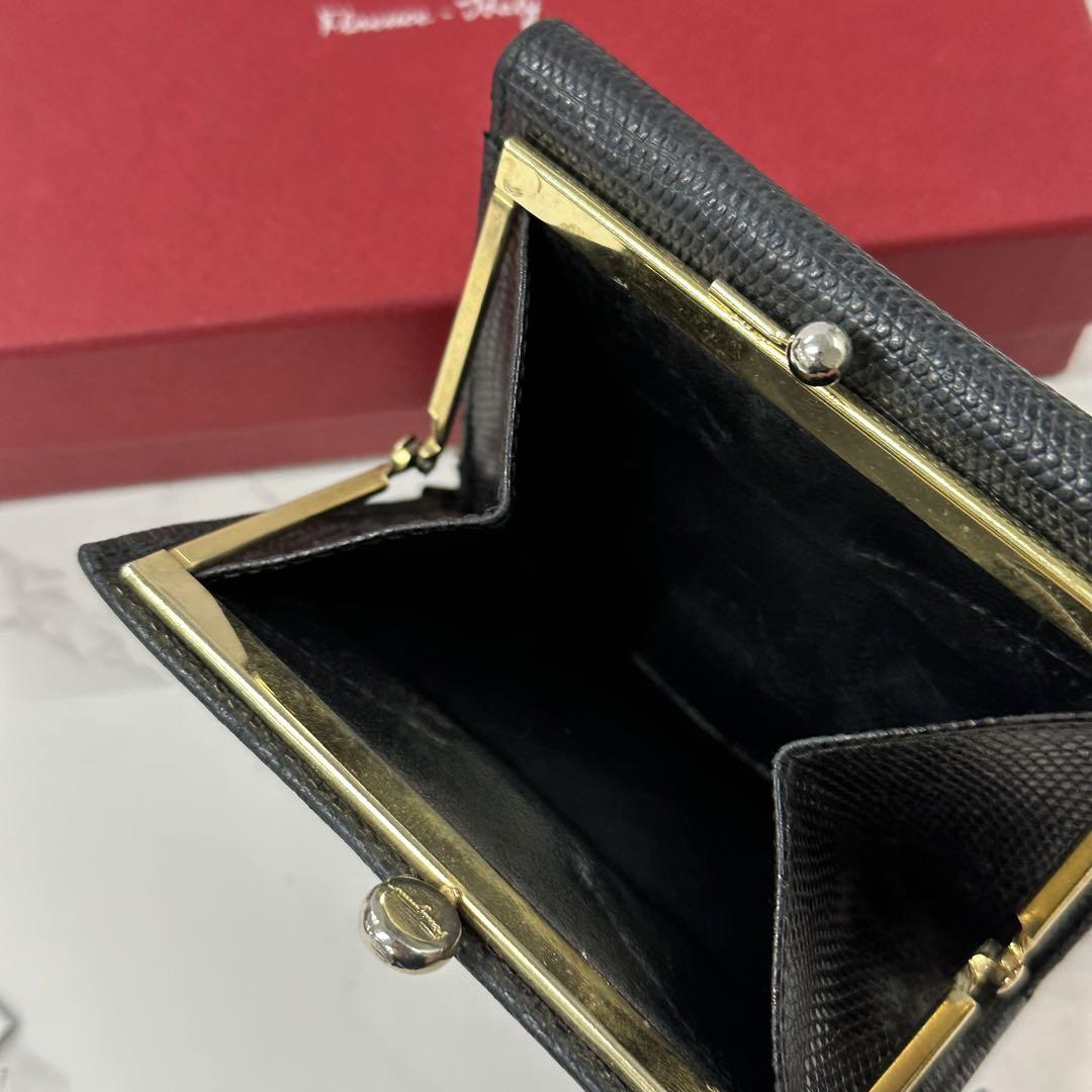 新品同様‼️ サルヴァトーレフェラガモ　財布　三つ折り　折り財布　ヴァラ
