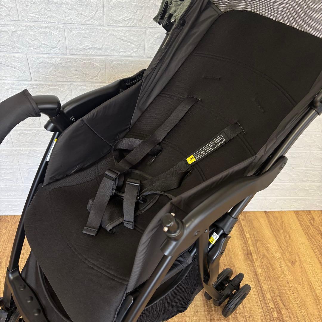 美品 アップリカ マジカルエアーAG 軽量B型 折りたたみ式 人気カラー 美品 アップリカ マジカルエアーAG 軽量B型 折りたたみ式 人気カラー