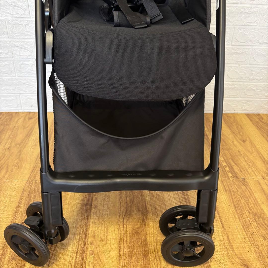 美品 アップリカ マジカルエアーAG 軽量B型 折りたたみ式 人気カラー 美品 アップリカ マジカルエアーAG 軽量B型 折りたたみ式 人気カラー