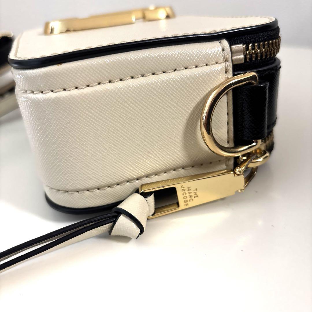 美品Marc Jacobs ショルダーバッグ アイボリー/ブラック - メルカリ