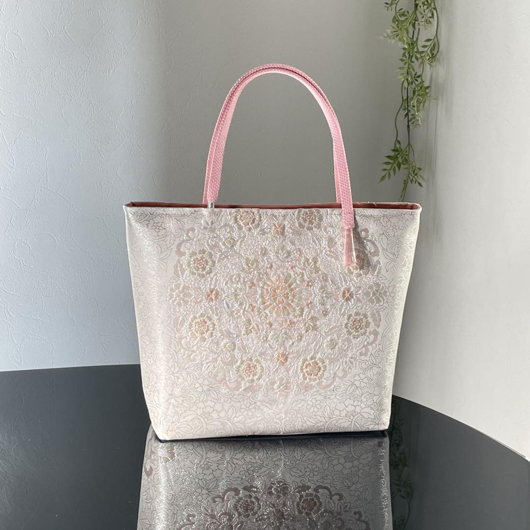 帯リメイクバッグ　ピンクの華文様　Mサイズ　和装バッグ　帯バッグ 5,800円