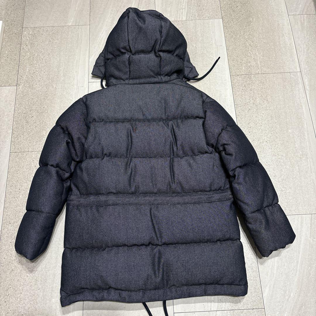【新品】ジョルジオ・アルマーニ　ダウン