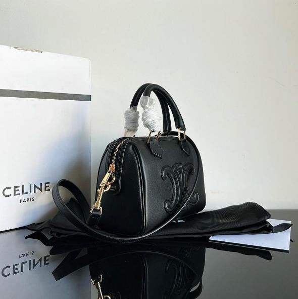 日本未販売【CELINE】スモールボストンバッグトリオンフ CELINE スモール ボストンバッグ トリオンフ レザー 関税送料込