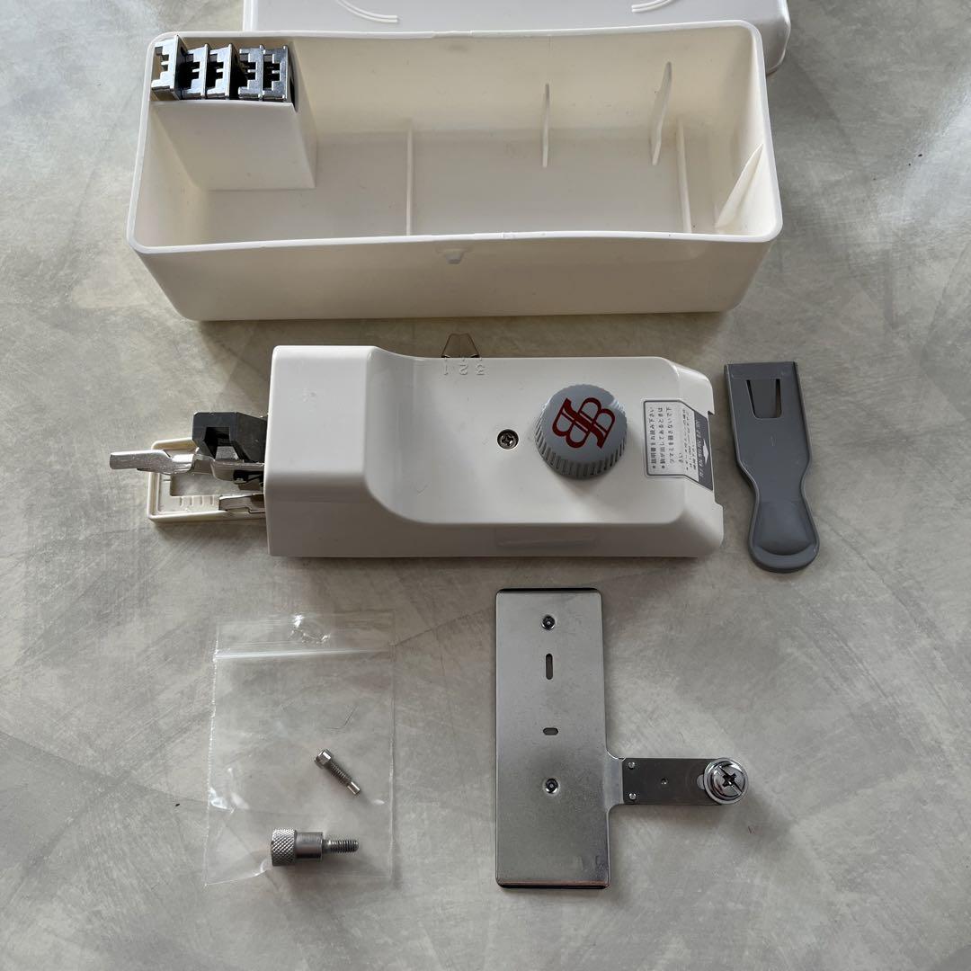 ブラザーボタンホーラー　職業用 ボタン穴かがり器 B-6TA