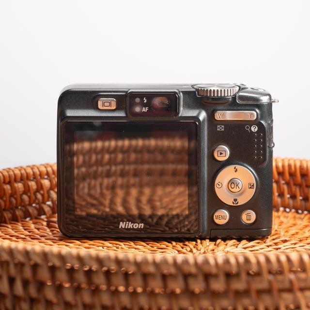 単3電池で動く】Nikon COOLPIX P50 ブラック スマホ転送OK