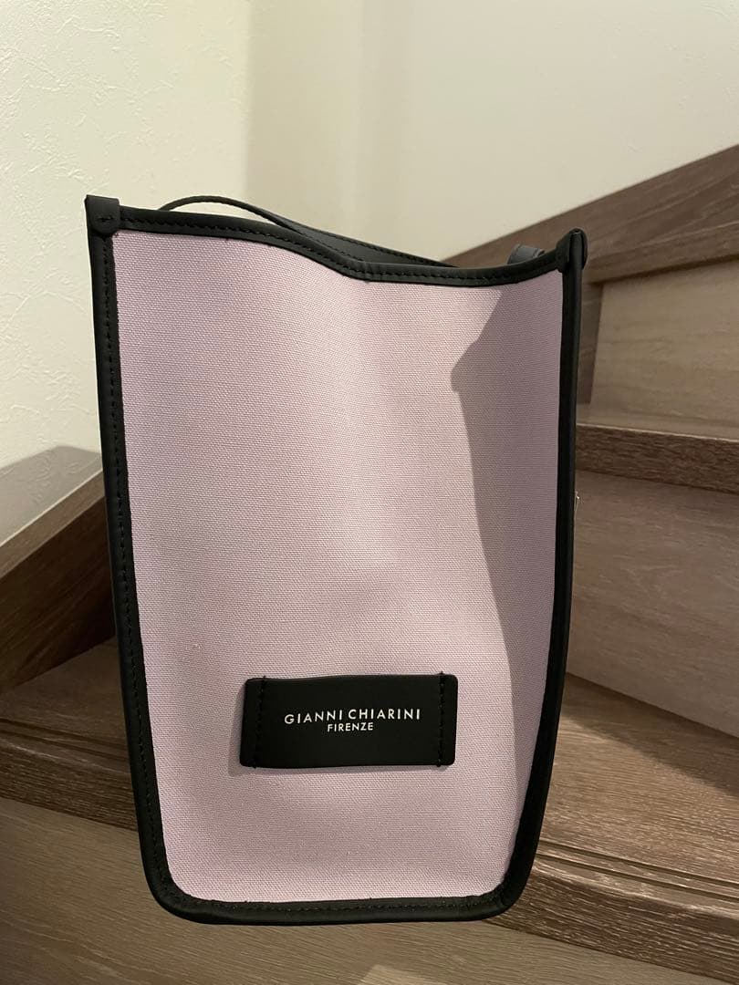 ジャンニキャリーニ ラベンダー色 付属レザーポーチ、キャンバストート付き 大得価 ジャンニキャリーニ ラベンダー色 付属レザーポーチ、キャンバストート付き 大得価