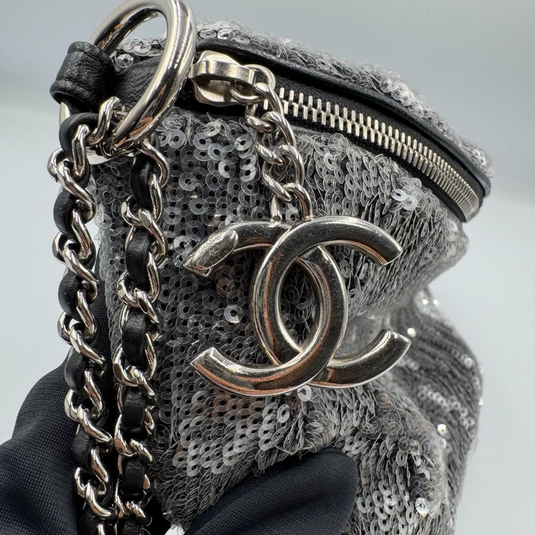 CHANEL ウエストバッグ スパンコール ブラック シルバー シルバー金具 CHANEL - CHANELウエストバッグ スパンコール ブラック シルバー