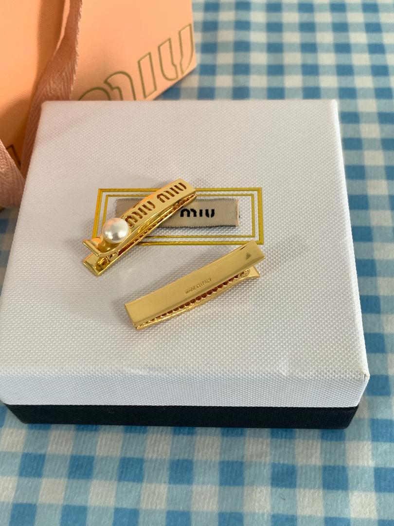 miu miu ゴールドパールヘアピン2個セット