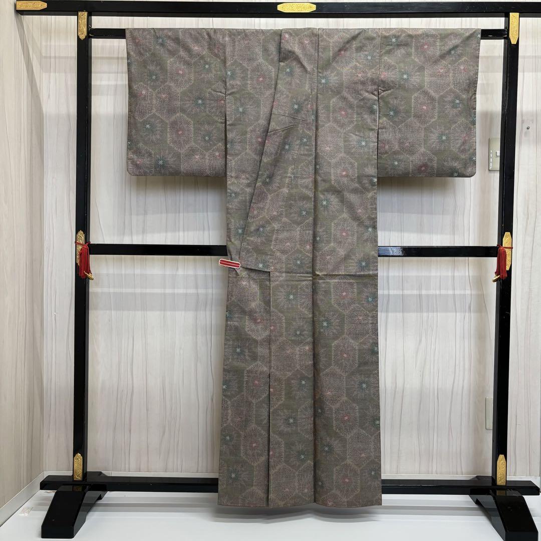 AK-2653 本場大島紬 一元式 亀甲 素敵な絣柄 正絹　広衿　袷　着物