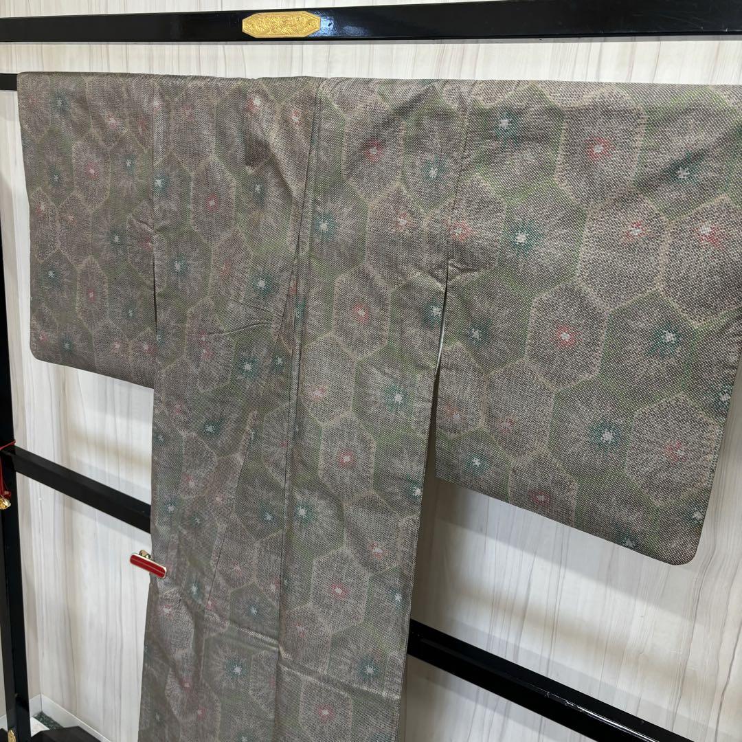 AK-2653 本場大島紬 一元式 亀甲 素敵な絣柄 正絹　広衿　袷　着物