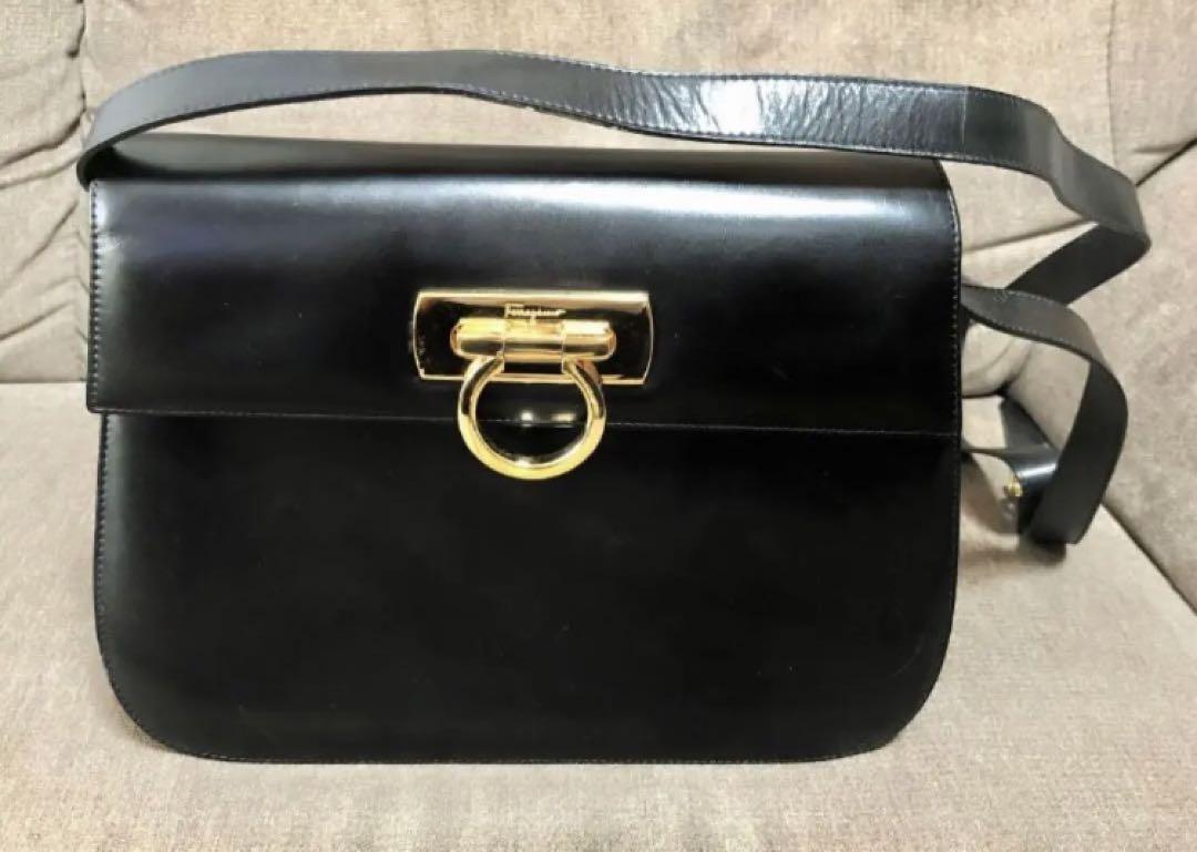 フェラガモ Ferragamo バッグ ショルダーバッグ 肩掛けバッグ