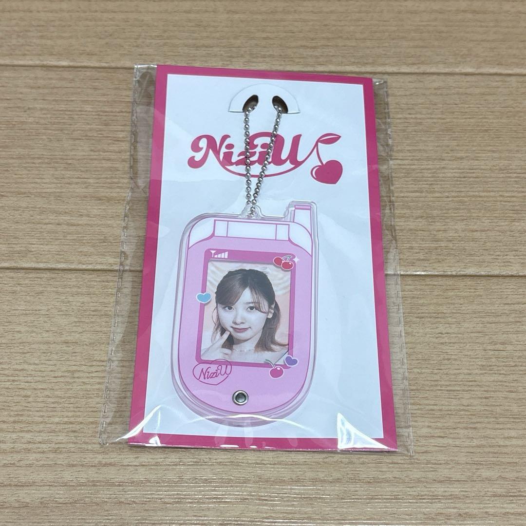 NiziU ミイヒ フォト入りアクリルキーホルダー - メルカリ