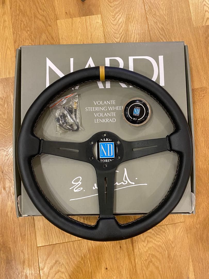 NARDI ステアリングホイール E. Nardiサイン入り 15インチ 10,010円