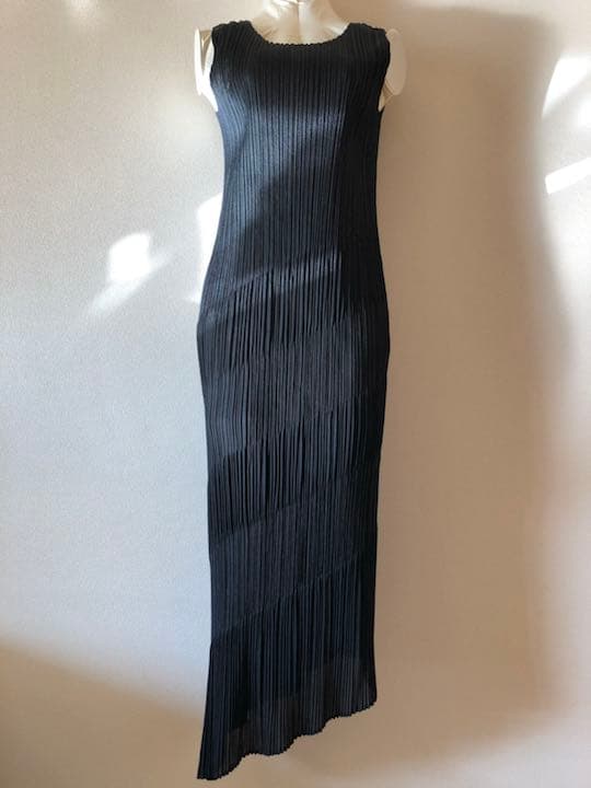 メルカリ Pleats Please イッセイミヤケ ワンピース ロングワンピース 4 000 中古や未使用のフリマ