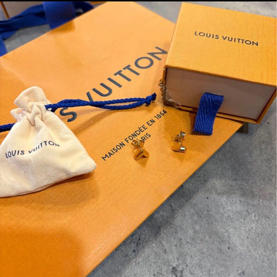 Louis Vuitton （ルイヴィトン） エセンシャルV ピアス ゴールド