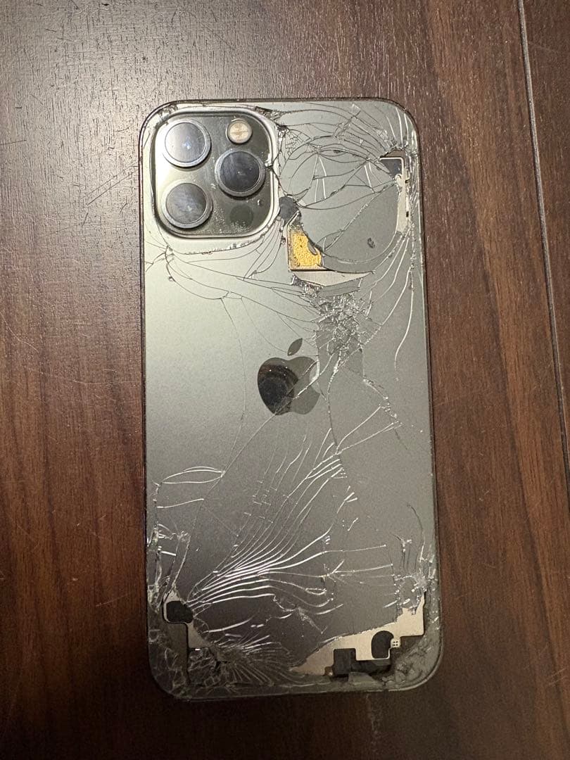 iPhone 12 Pro ブラック 背面ひび割れあり iPhone 12 Pro ブラック 背面ひび割れあり