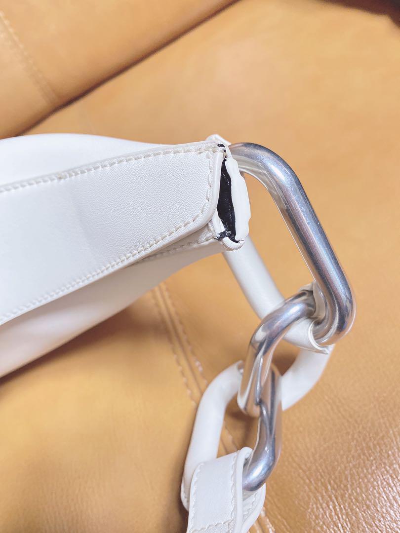 CHARLES & KEITH Koraコラ メタリックアクセントムーンバッグ