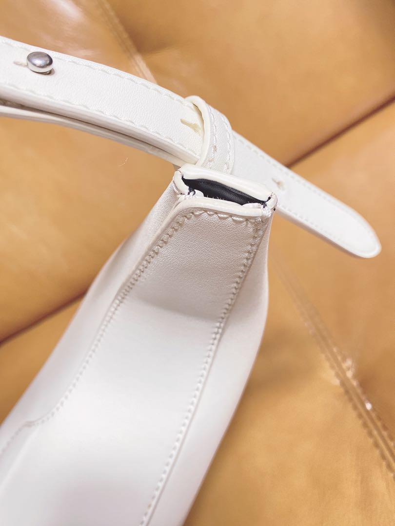 CHARLES & KEITH Koraコラ メタリックアクセントムーンバッグ