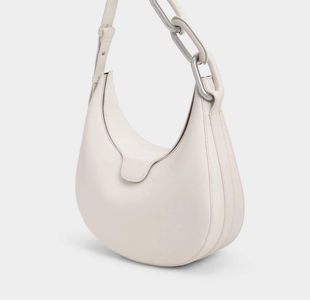 CHARLES & KEITH Koraコラ メタリックアクセントムーンバッグ