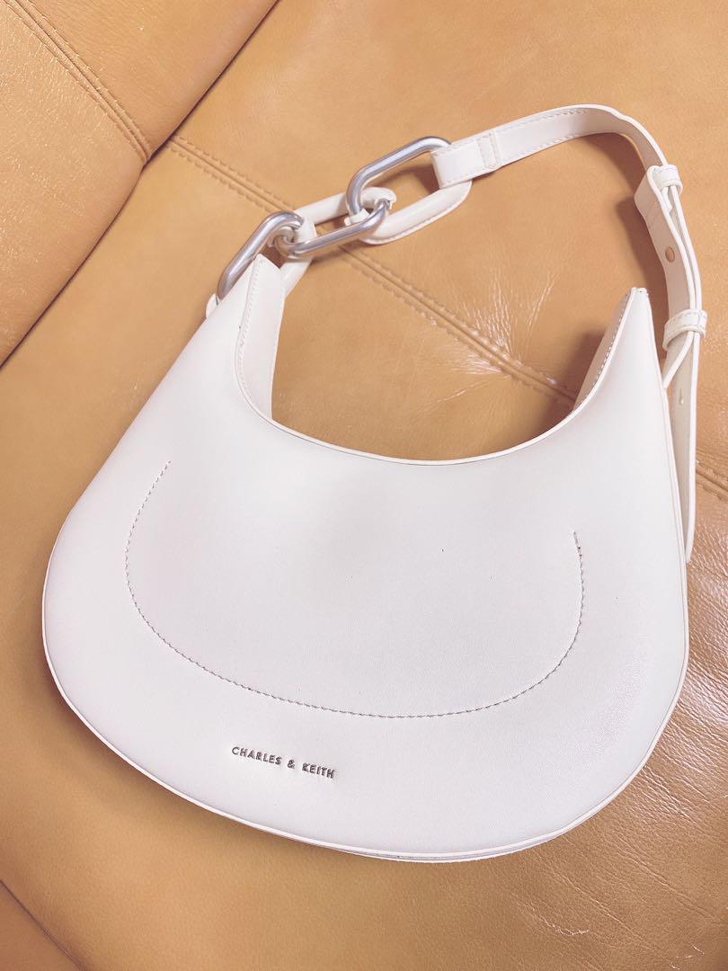 CHARLES & KEITH Koraコラ メタリックアクセントムーンバッグ