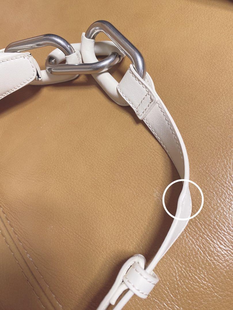 CHARLES & KEITH Koraコラ メタリックアクセントムーンバッグ
