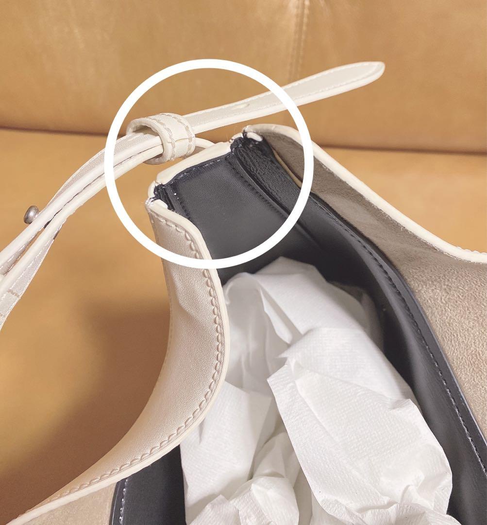 CHARLES & KEITH Koraコラ メタリックアクセントムーンバッグ