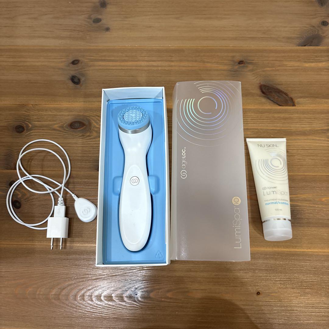 LUMISPA 美顔器 ホワイト ブルー 充電器 洗顔料付き目立った傷や汚れなし