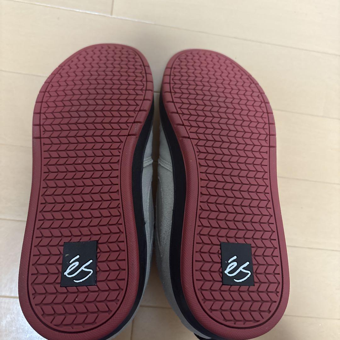 éS グレー ハイカットスニーカー