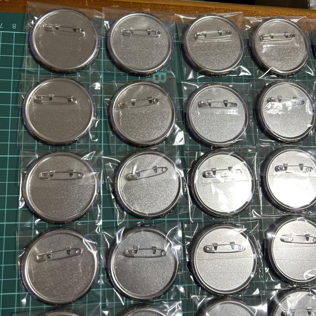 ツイステ シルバー ナムコ缶バッジ - メルカリ