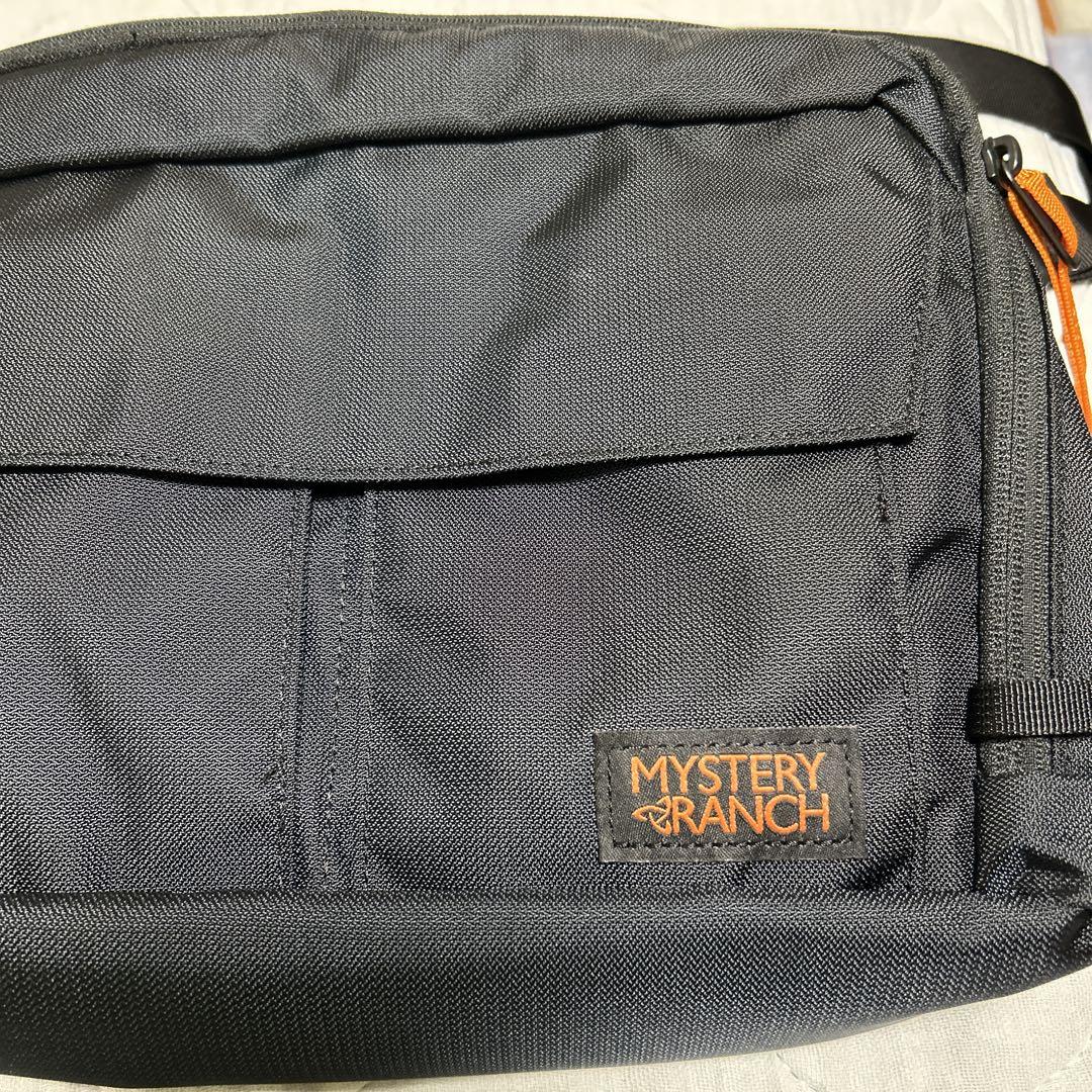 MYSTERY RANCH ブラックショルダーバッグ　DISTRICT 8